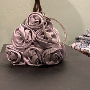 Special occasion purse. Evening bag. Silver. Wristlet. Silver Rose🌹